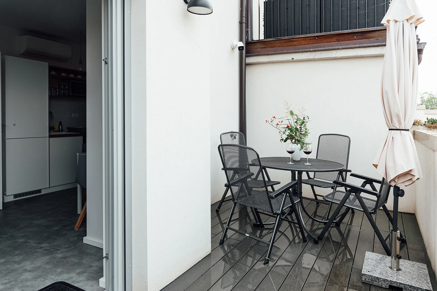 Apartmán 2 — interiér, terasa a výhledy