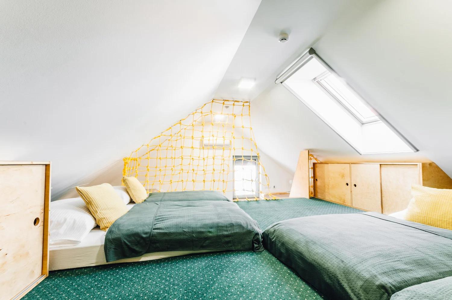 Podkrovní herna rodinného apartmánu se čtyřmi dětskými lůžky