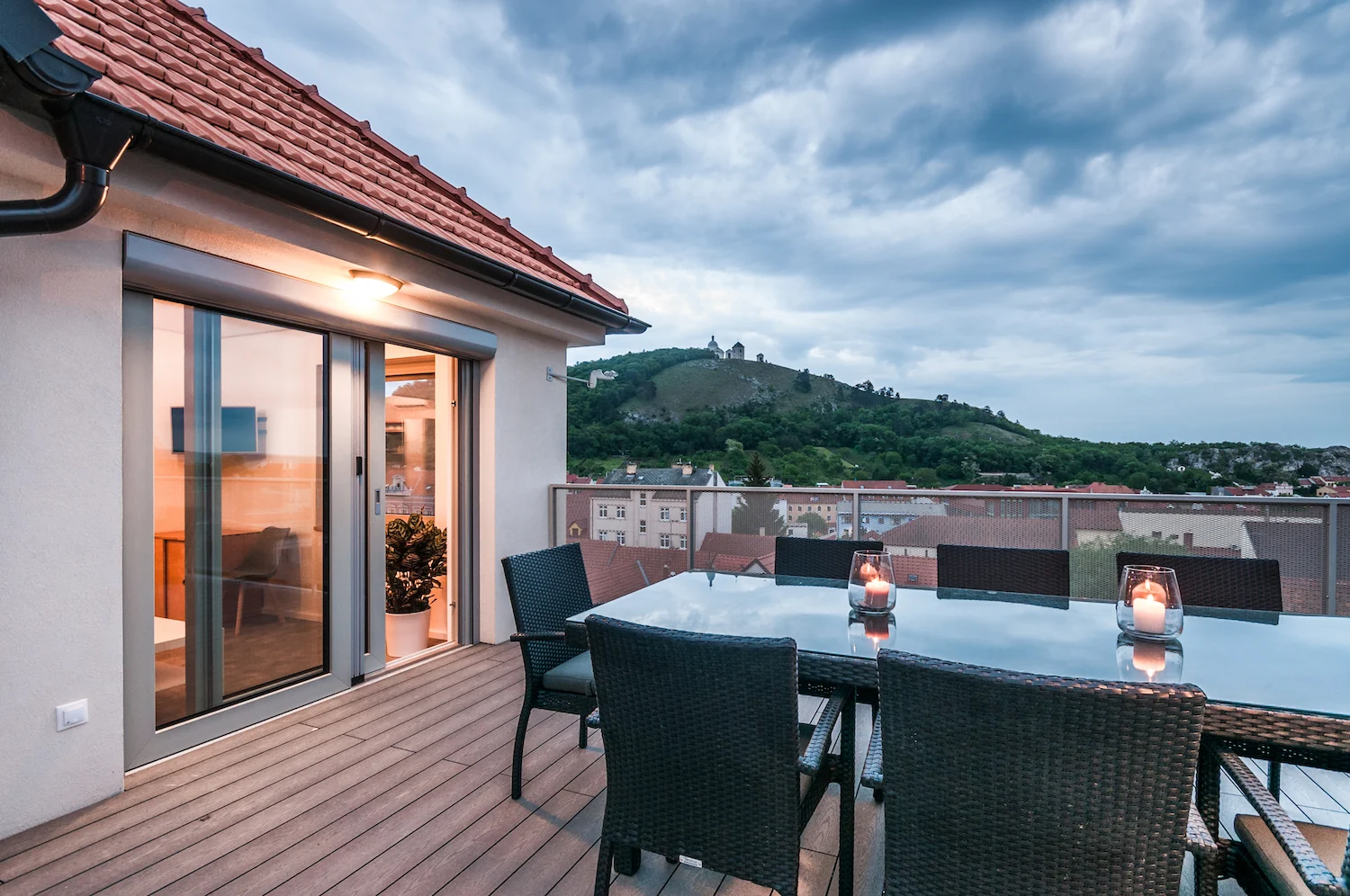 Apartmán 1 — interiér, terasa a výhledy