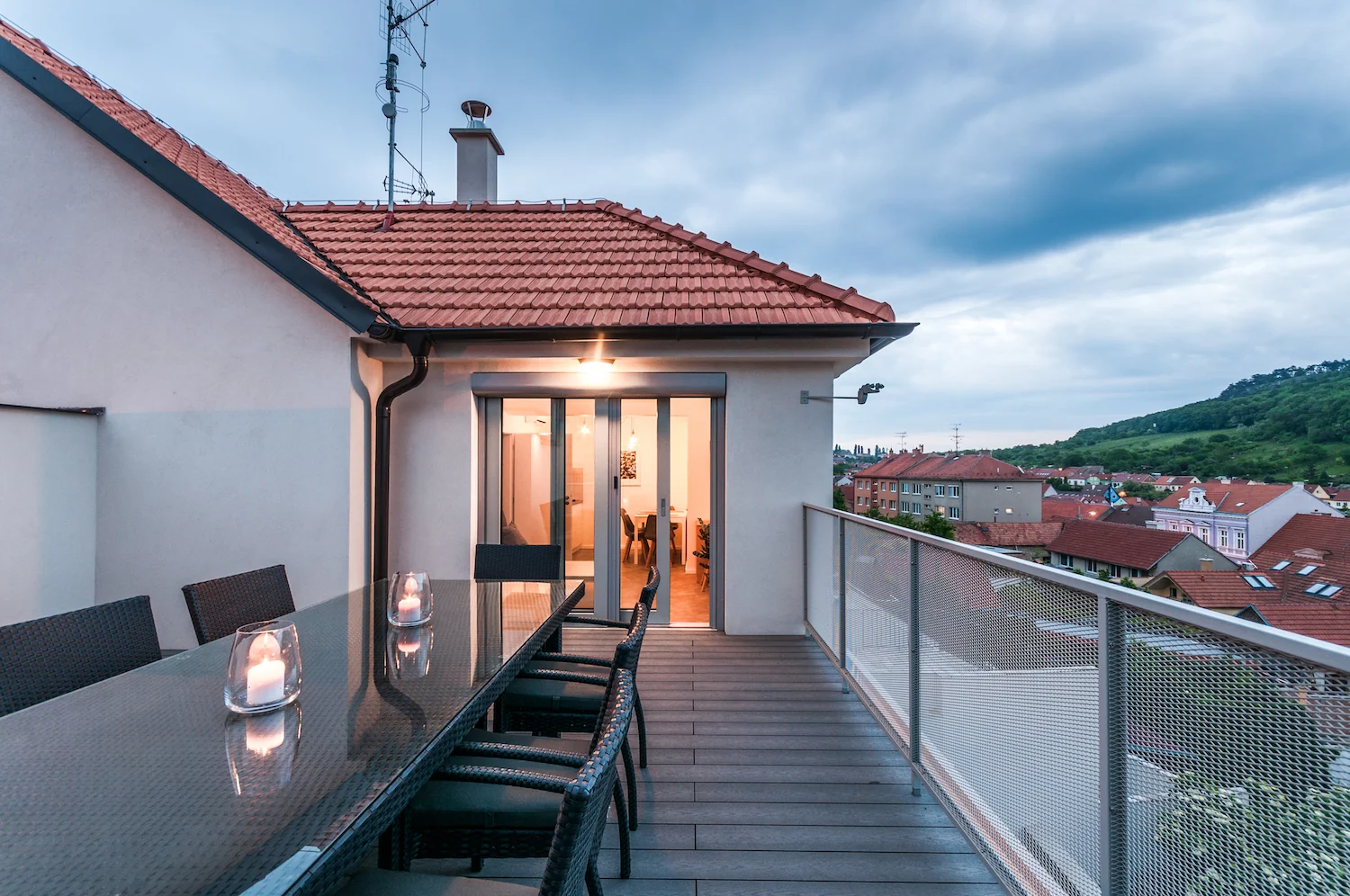 Apartmán 1 — interiér, terasa a výhledy